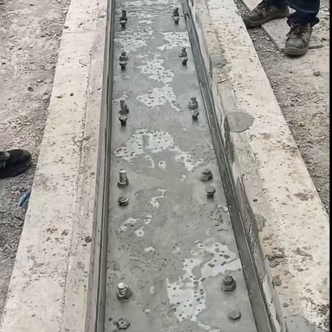 鸡东港口码头起重机龙门吊重型机械设备稳固用早强快凝轨道胶泥